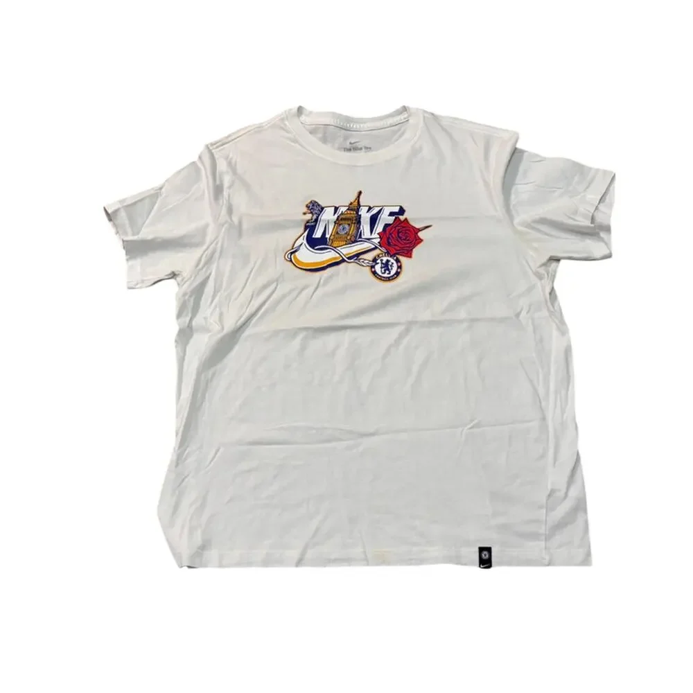 Nike Fanatics Chelsea Nike Futura Soccer Club T-Shirt White Kids Boys XL New